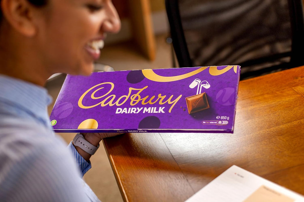 Cadbury Dairy Milk Chocolate Gift Bar, The Classic Creamy Taste, Perfect for Sharing or Gifting, Extra-Large, 850 g (Pack of 1)  BBE 09-12-25 RRP £20 Sale price £8.99