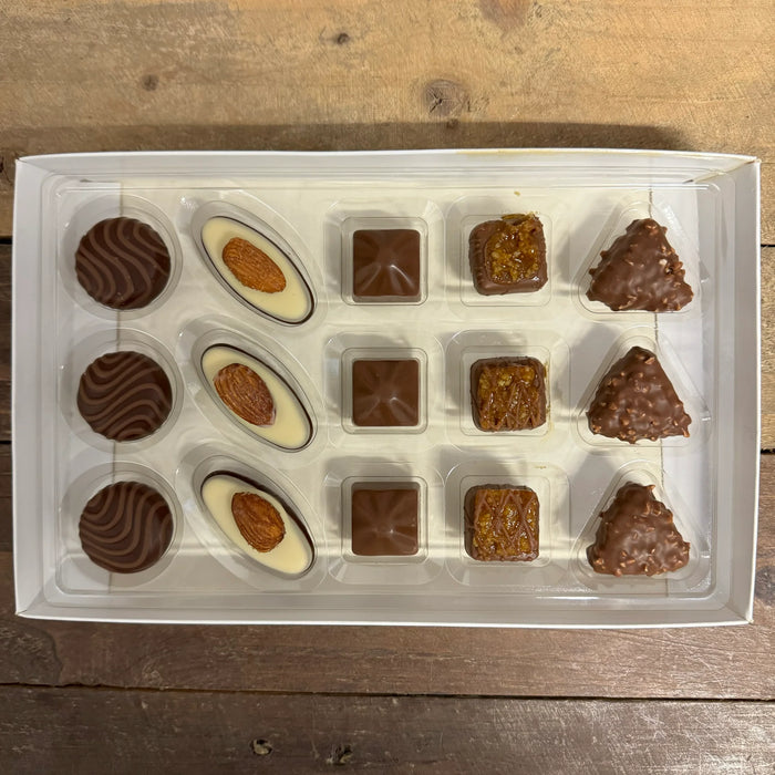 7 X Simply Swiss Assorted Chocolates boxes (1 Box of 15 Chocs)  BBE 10-25 RRP £25 Sale Price £11.49