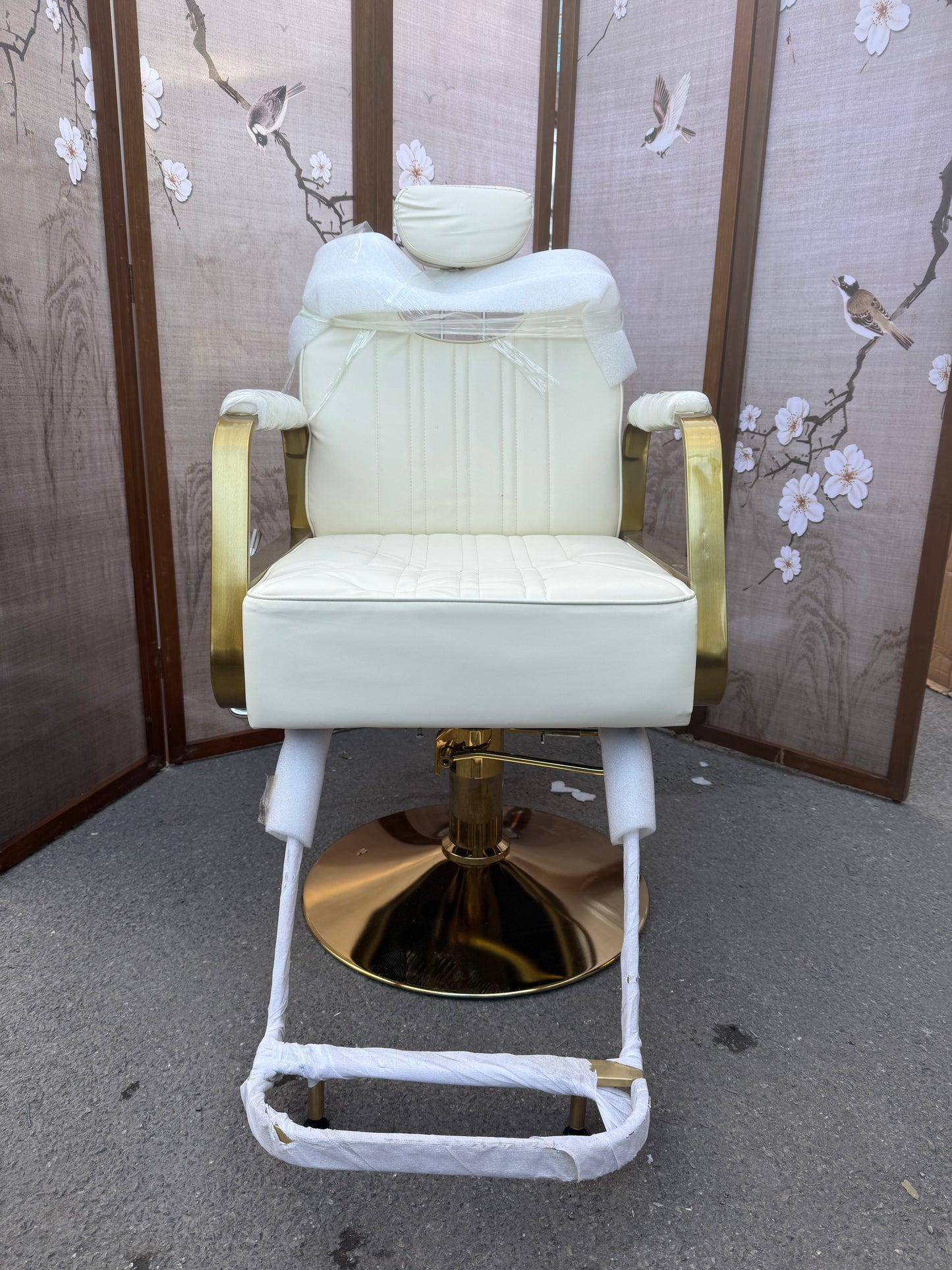 Barber Chair, Salon Chair for Hair Stylist Salon Chair for Hair Stylist, Barber Chair Hair Chair for Home Barbershop Recling, Stylist Chair Hydraulic Pump with 360° Rotation,130° Recline,White