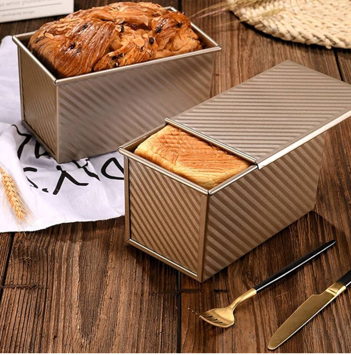 KiNeX Bread Tin with Lid, Non-Stick Loaf Tin Loaf Pan with Lid for Baking, Loaf Pan with Lid Bread Toast Mold, 450g(1lb) Bread Tins for Baking, Toast, Sandwich, Cake, Gold