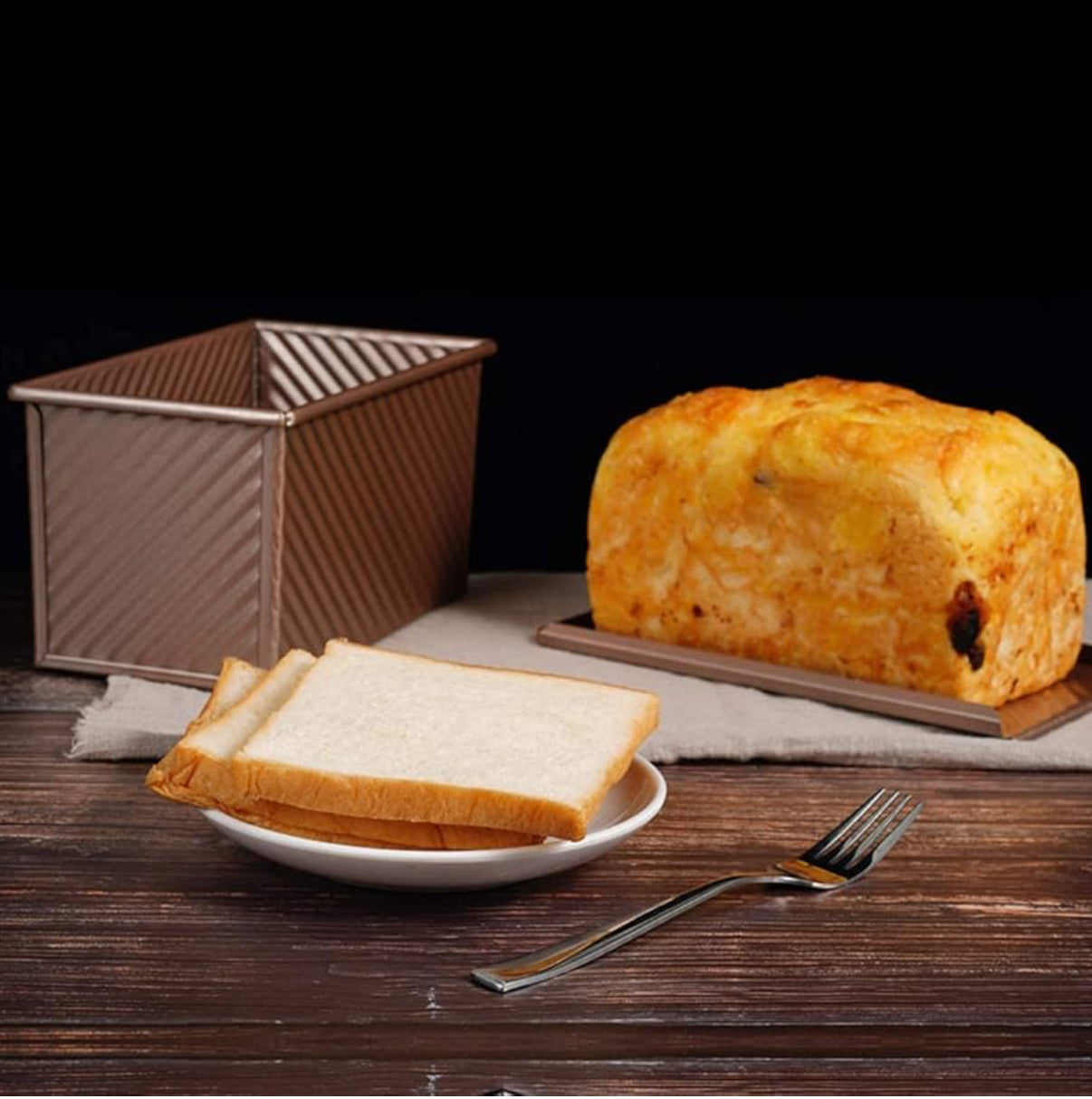 KiNeX Bread Tin with Lid, Non-Stick Loaf Tin Loaf Pan with Lid for Baking, Loaf Pan with Lid Bread Toast Mold, 450g(1lb) Bread Tins for Baking, Toast, Sandwich, Cake, Gold