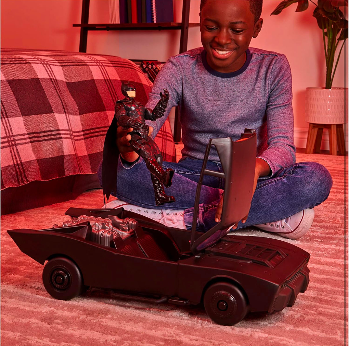DC Comics, Batman Batmobile with 30-cm Batman Figure, The Batman Movie Collectible, Kids’ Toys for Boys and Girls Aged 4 and up