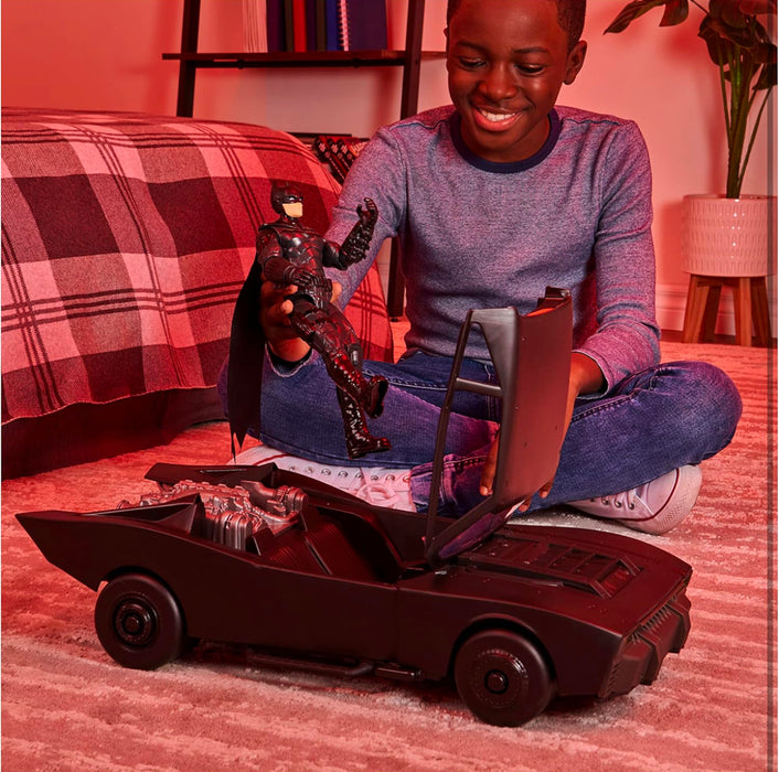 DC Comics, Batman Batmobile with 30-cm Batman Figure, The Batman Movie Collectible, Kids’ Toys for Boys and Girls Aged 4 and up