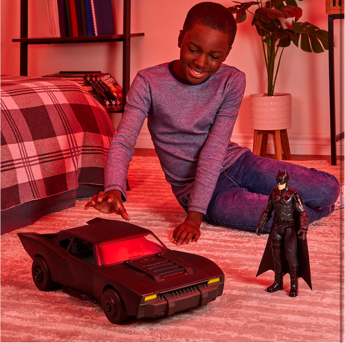 DC Comics, Batman Batmobile with 30-cm Batman Figure, The Batman Movie Collectible, Kids’ Toys for Boys and Girls Aged 4 and up