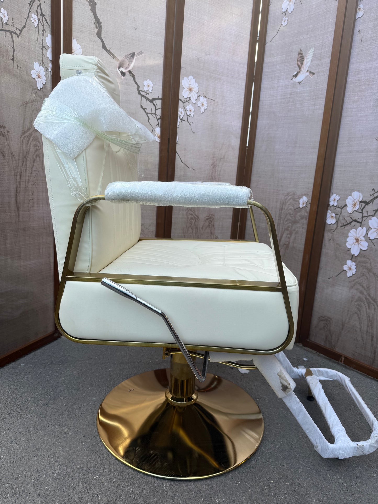 Barber Chair, Salon Chair for Hair Stylist Salon Chair for Hair Stylist, Barber Chair Hair Chair for Home Barbershop Recling, Stylist Chair Hydraulic Pump with 360° Rotation,130° Recline,White