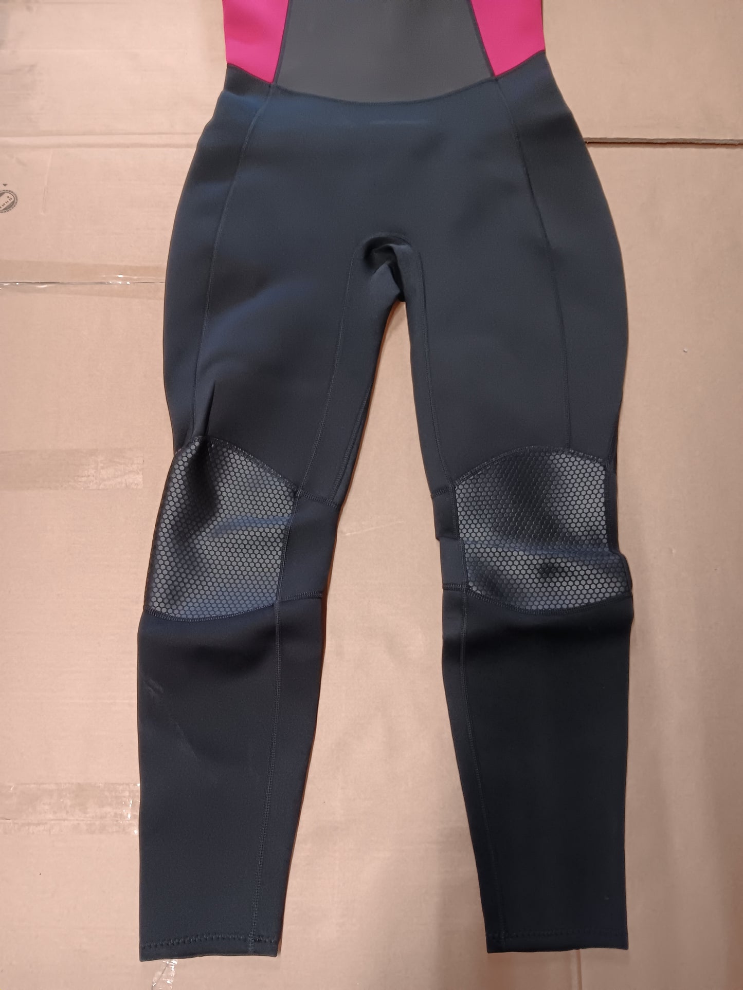 Womens Full 2.5/2mm  Mountain Warehouse Wetsuit. Size 16-18.  RRP £119.99 Sale price £29.99