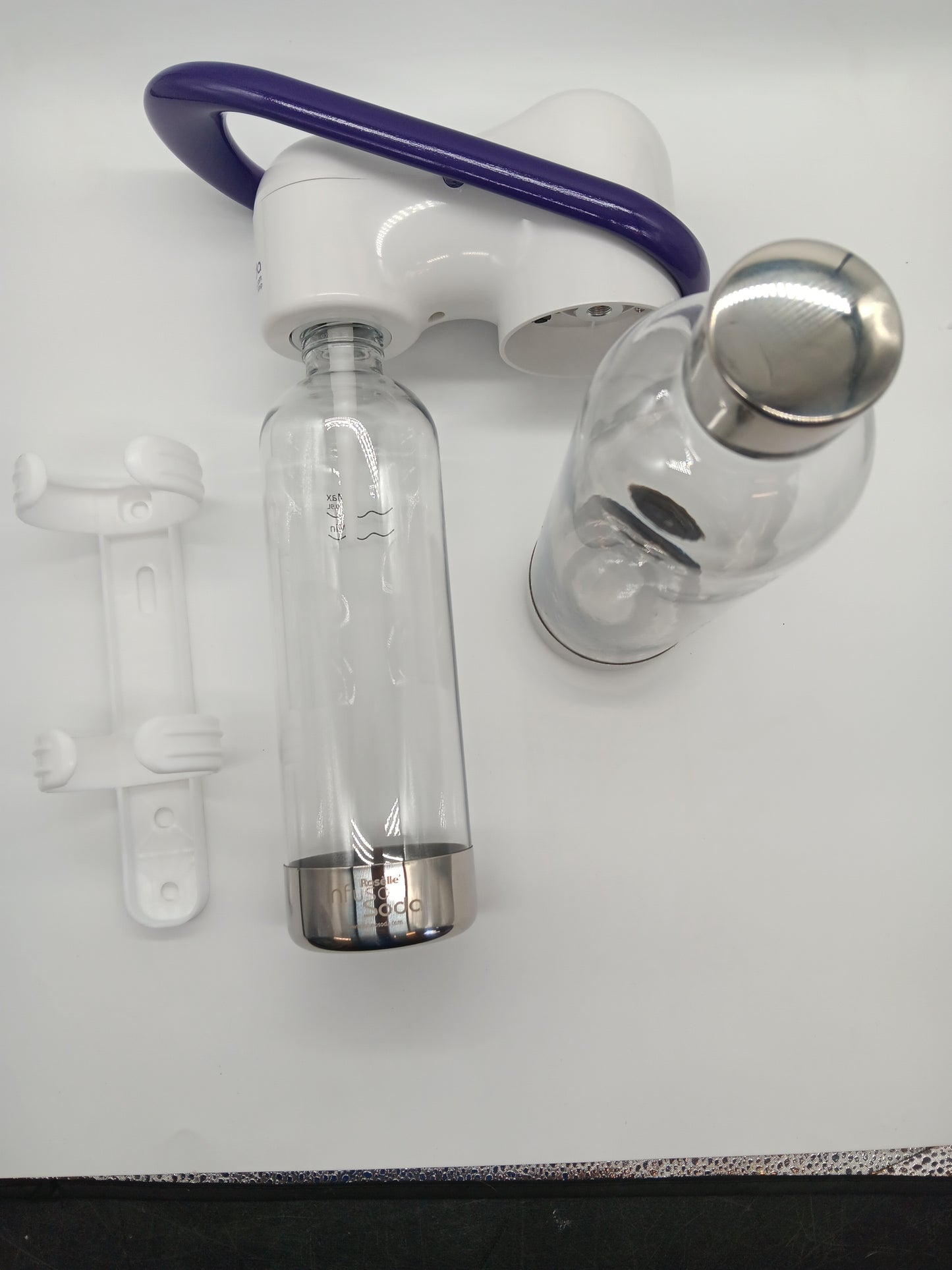 Premium Carbonating Bottles 2x0.9L white - Compatible with Drinkmate, Wassermaxx, Aqvia, Sodapop and Levivo - Quick-Lock Reusable Bottles - Lid and Base Made of Stainless Steel - BPA Free